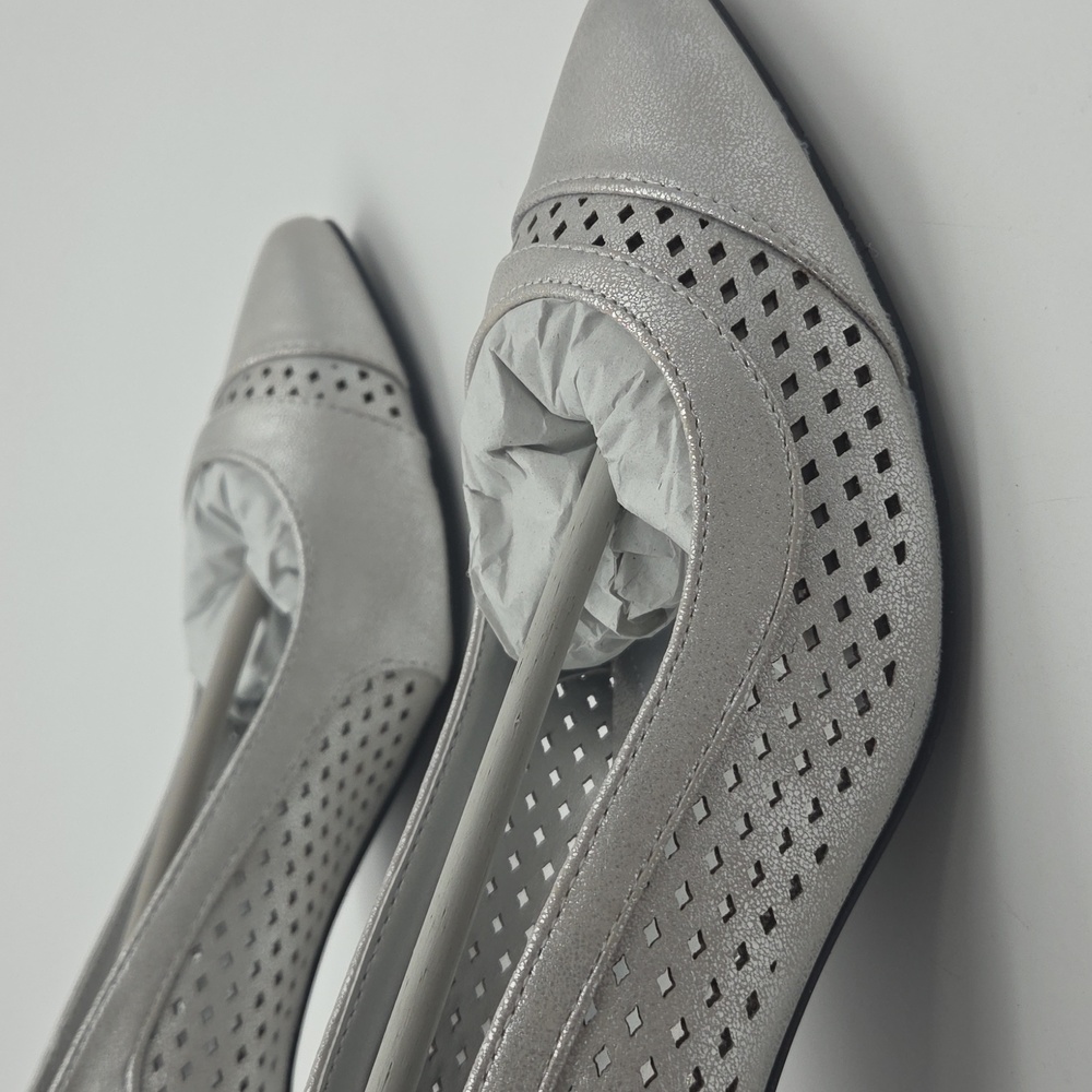 Easy Street Women's Ansen Silver Kitten Heels - Picture 15 of 16
